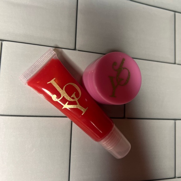 JOY Christmas Lip Gloss And Lip Scrub Set - Picture 4 of 4